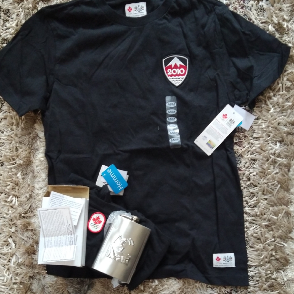 NWT Hudson Bay Co. 2010 Canada Whistler/Vancouver Olympics Black T-Shirt +Flask